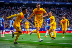 皇马惨败马竞，国家德比5-2创75年最惨纪录，阿隆索战术失误引争议