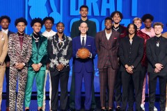 火箭队交易方案揭秘：库里加盟引发热议，西部格局重塑在即